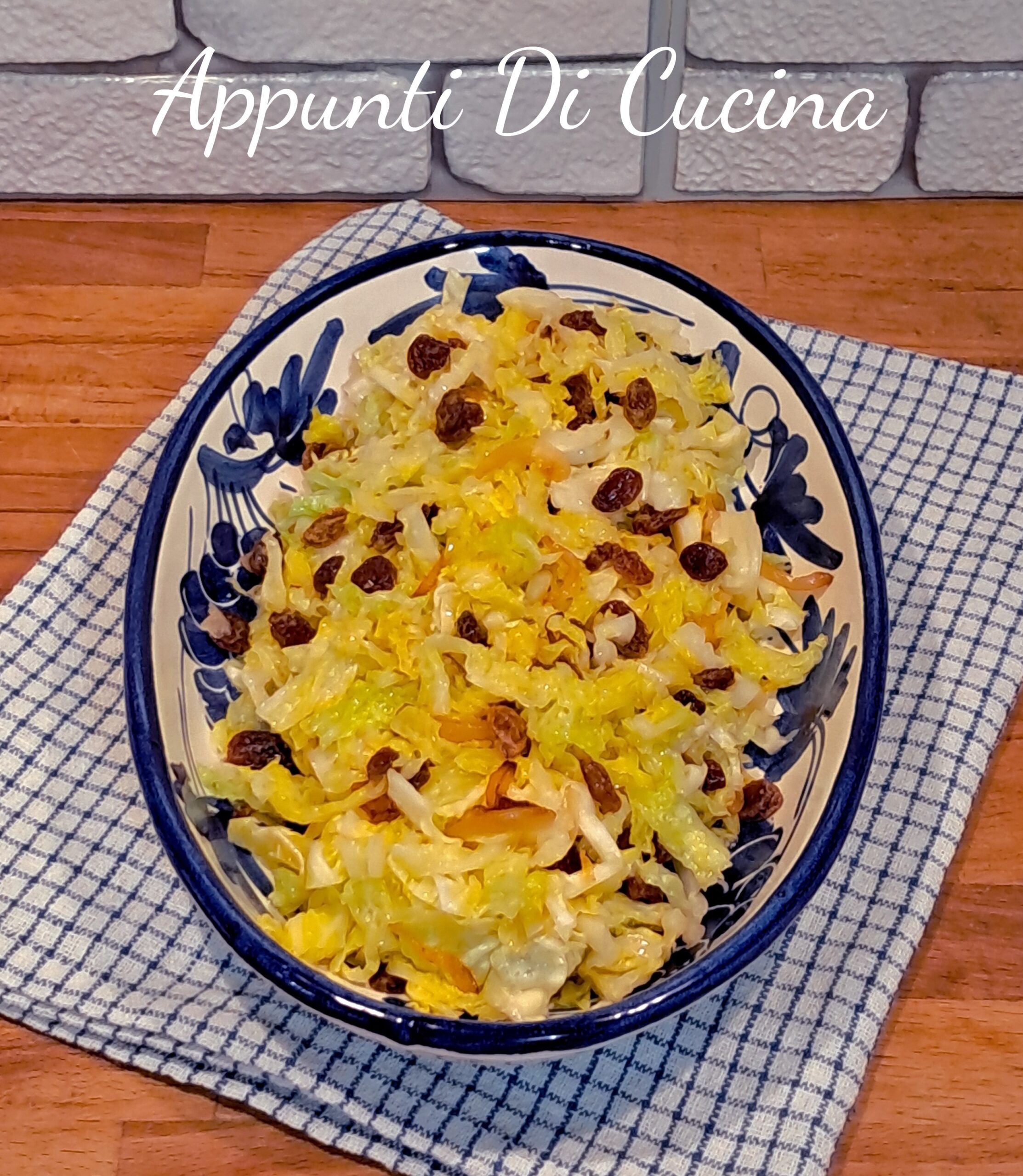 CHOU VERT AVEC RAISINS SECS ET OIGNON