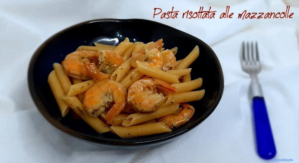 Pâtes cuites comme un risotto aux crevettes