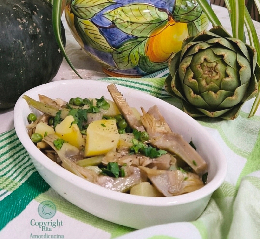 Le ragoût d&rsquo;artichauts avec pommes de terre et petits pois