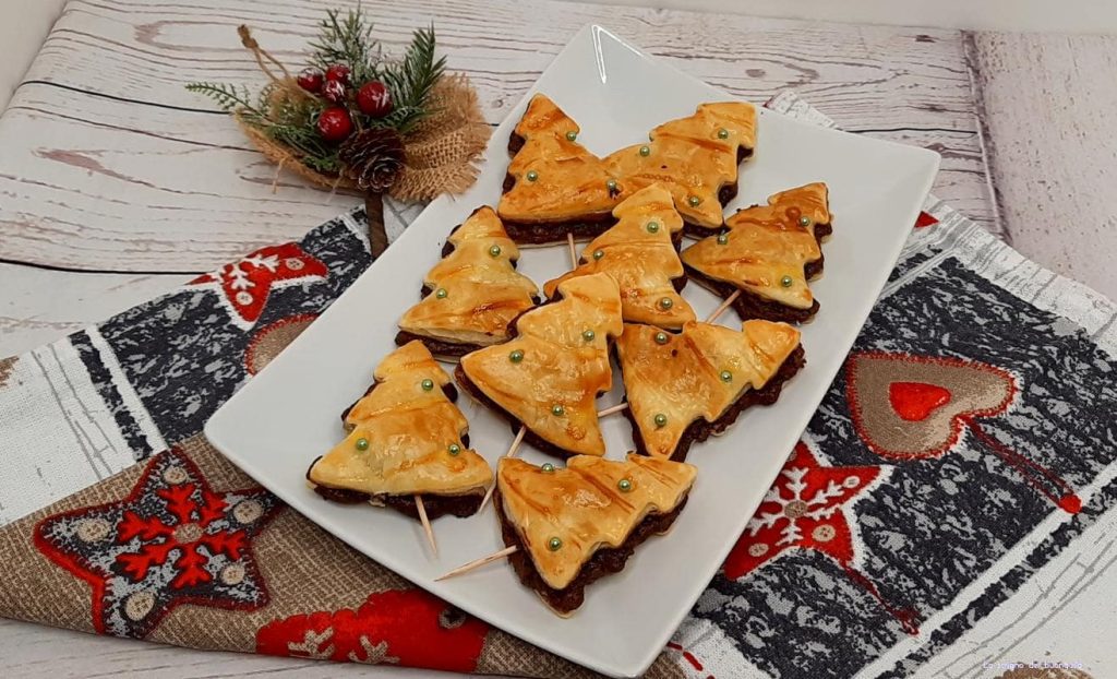 Petits sapins de pâte feuilletée farcis