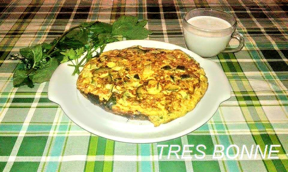 OMELETTE AUX COURGETTES ET À LA MENTHE AU LAIT