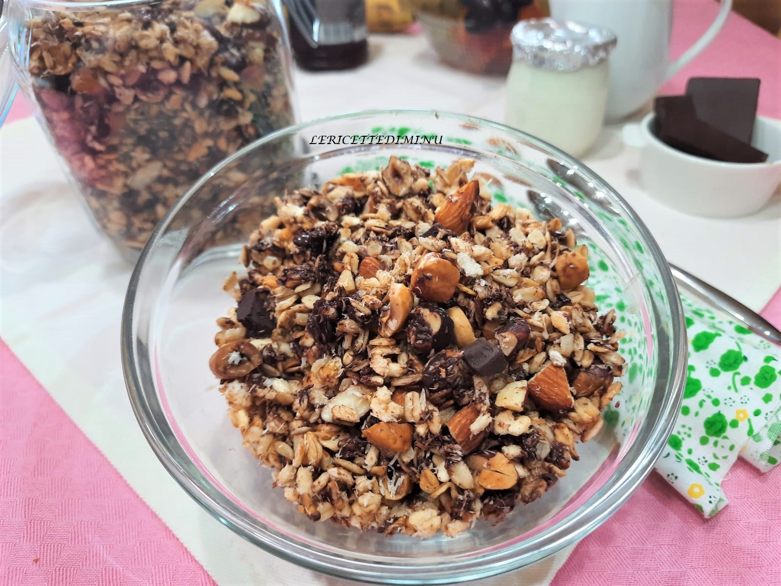 Granola amandes noisettes et chocolat