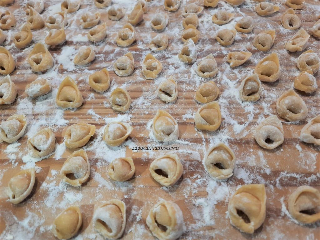 Tortellini bolognais faits maison