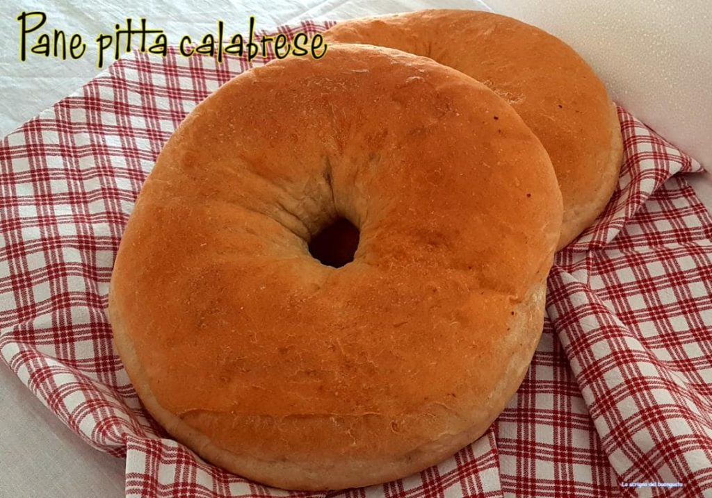 Pain pitta calabrais