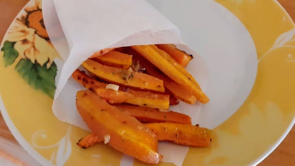 Bâtonnets de carottes croustillants au four sucrés au miel recette pour enfants