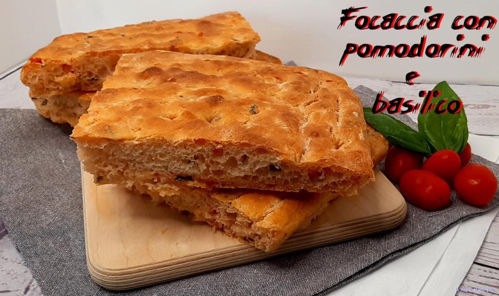 Focaccia avec tomates cerises et basilic14