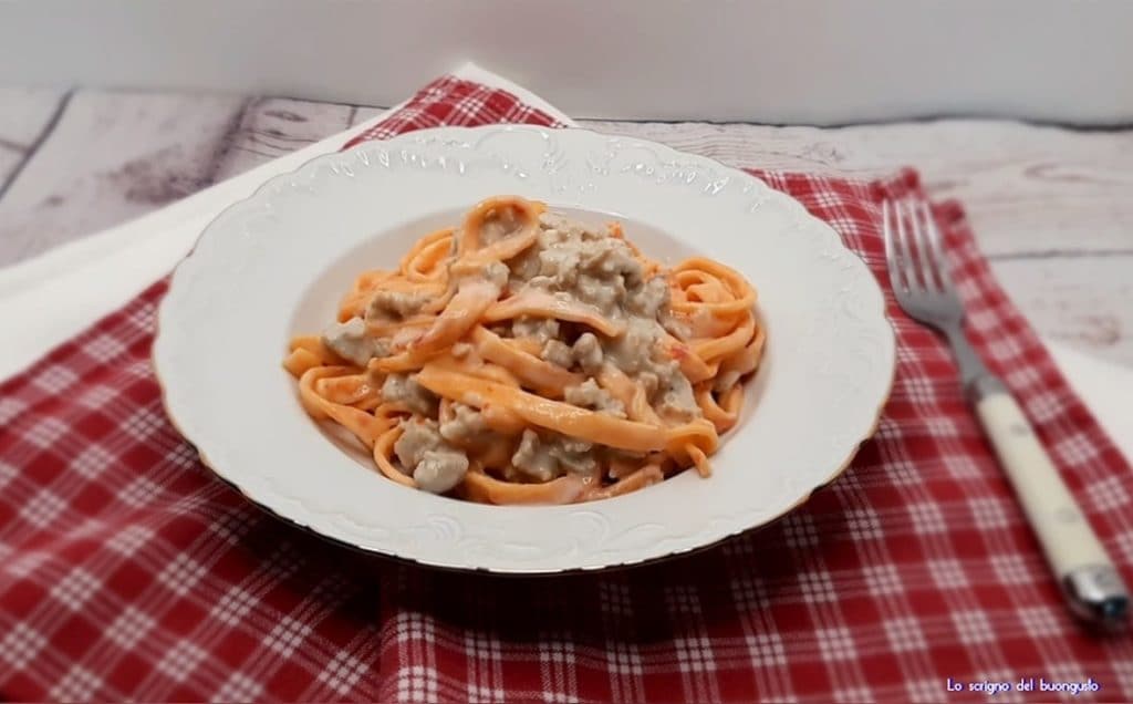 Tagliatelles aux poivrons au ragoût de poulet