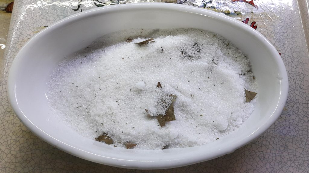 Poisson mariné au sucre et sel