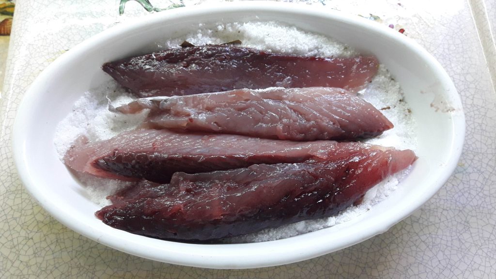 Poisson mariné au sucre et sel