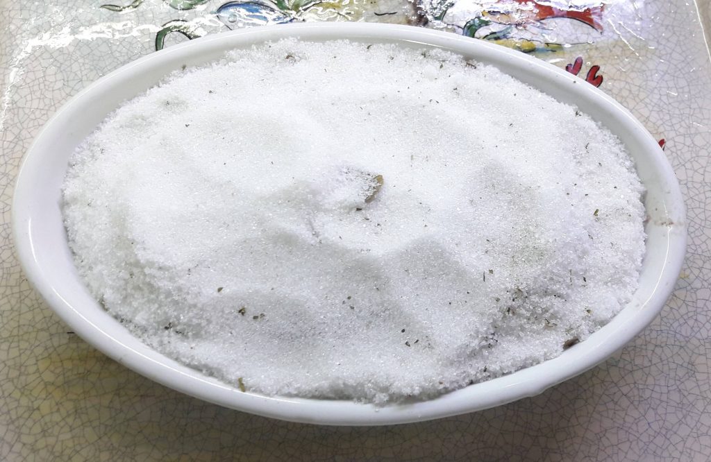 Poisson mariné au sucre et sel