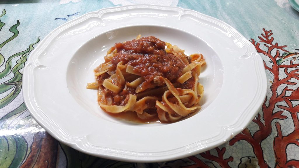 Tagliatelles aux œufs avec ragoût rapide