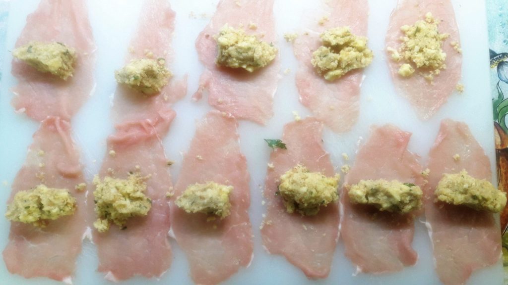 Roulés de longe de porc à la sauce tomate