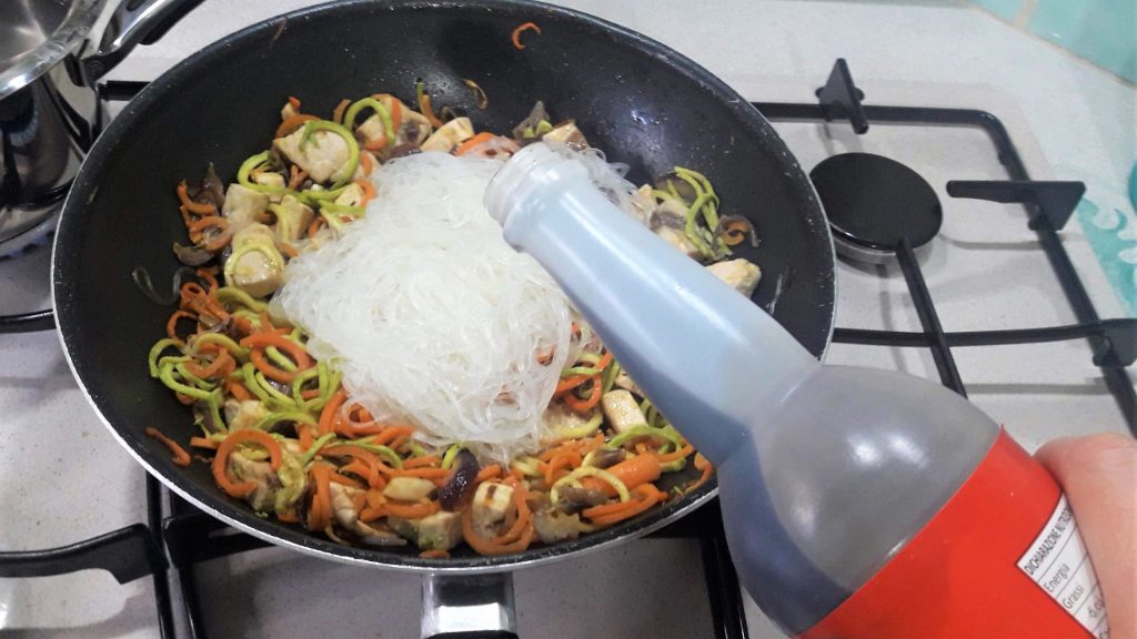 Spaghettis de soja aux légumes et espadon