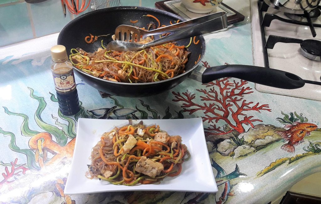 Spaghettis de soja aux légumes et espadon