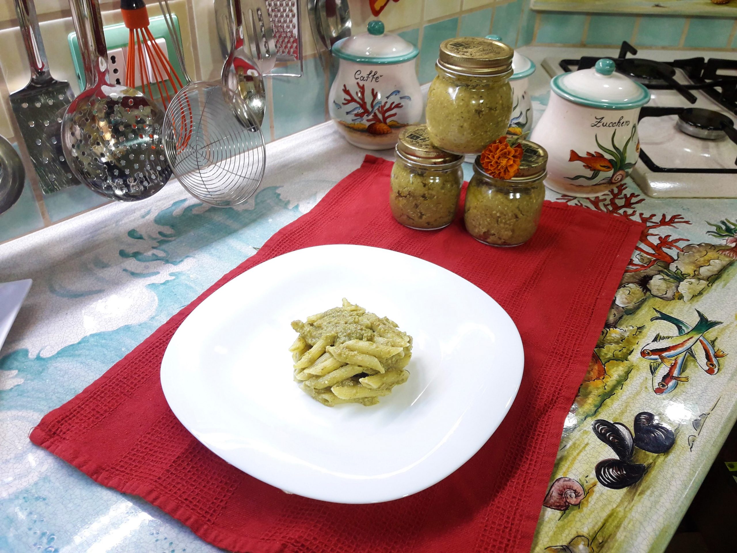 Conserve de sauce prête aux brocolis