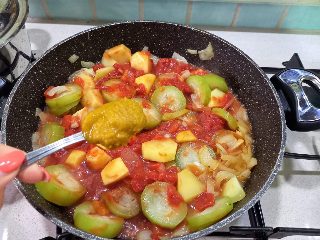 Poulet avec courgette longue sicilienne