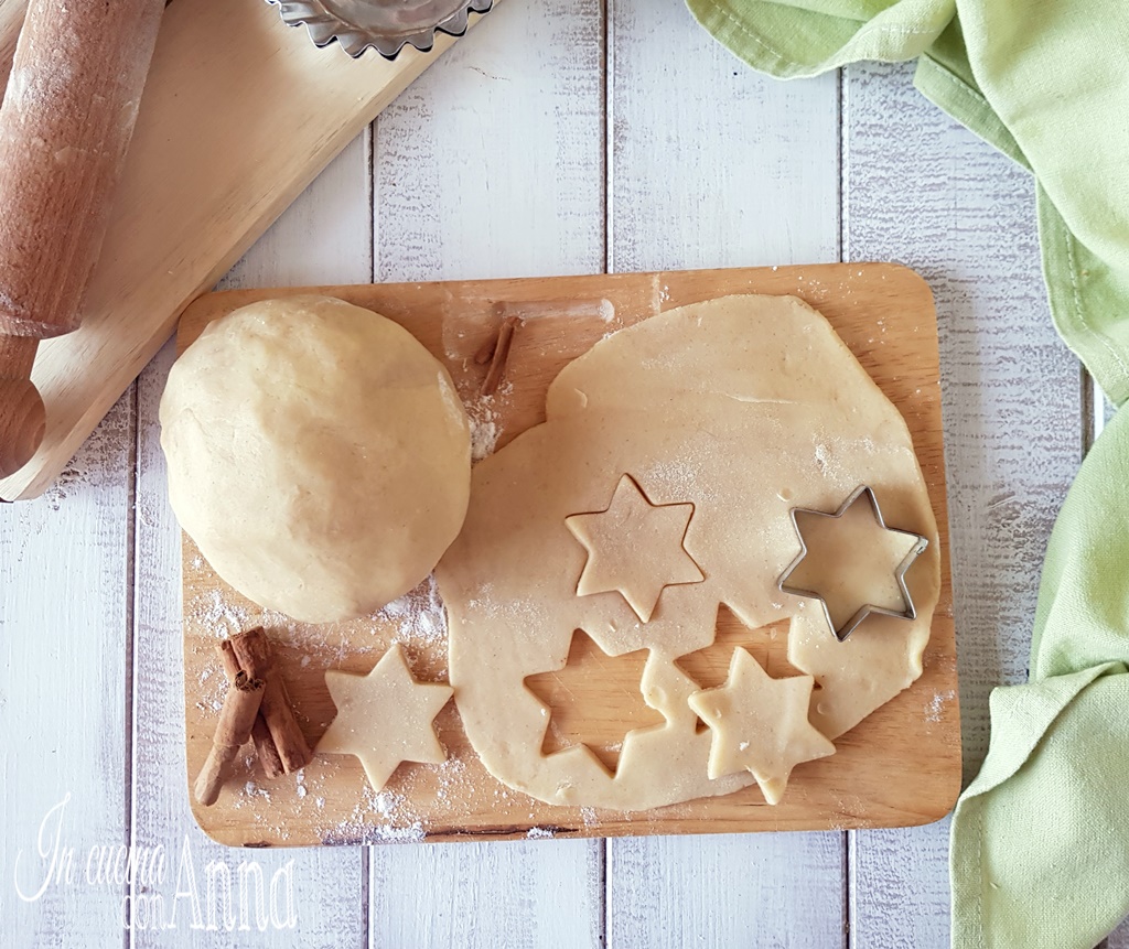 Pâte sablée épicée pour biscuits de Noël