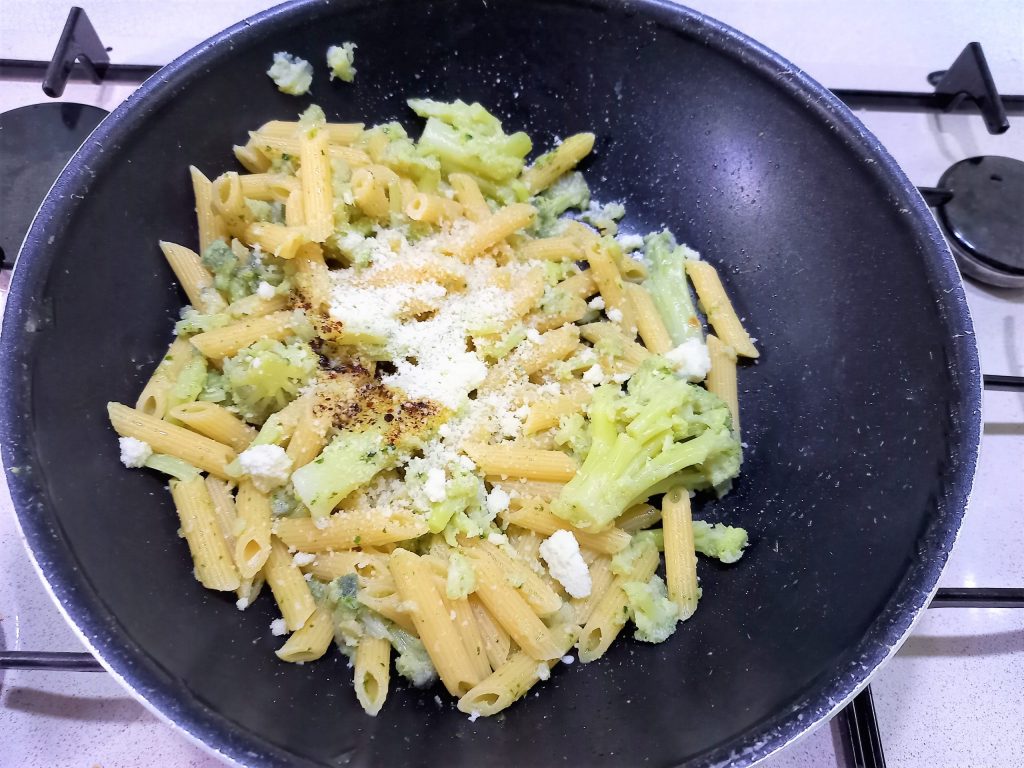 Penne rigate avec chou-fleur violet