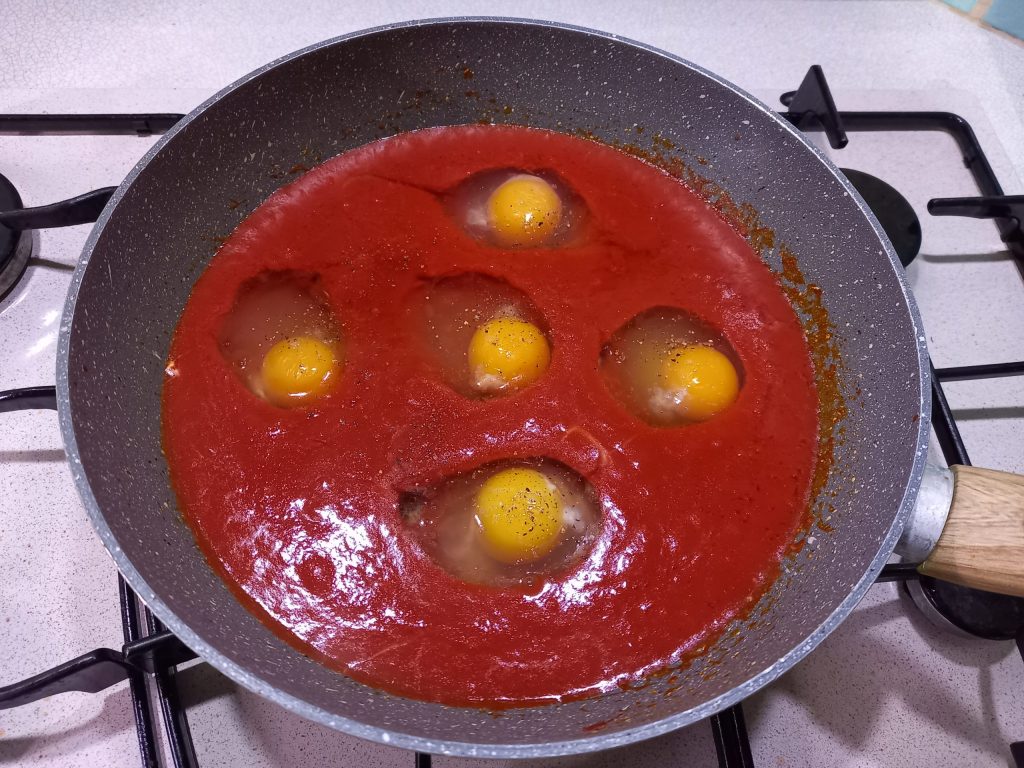 Œufs en purgatoire traditionnel et avec le Thermomix