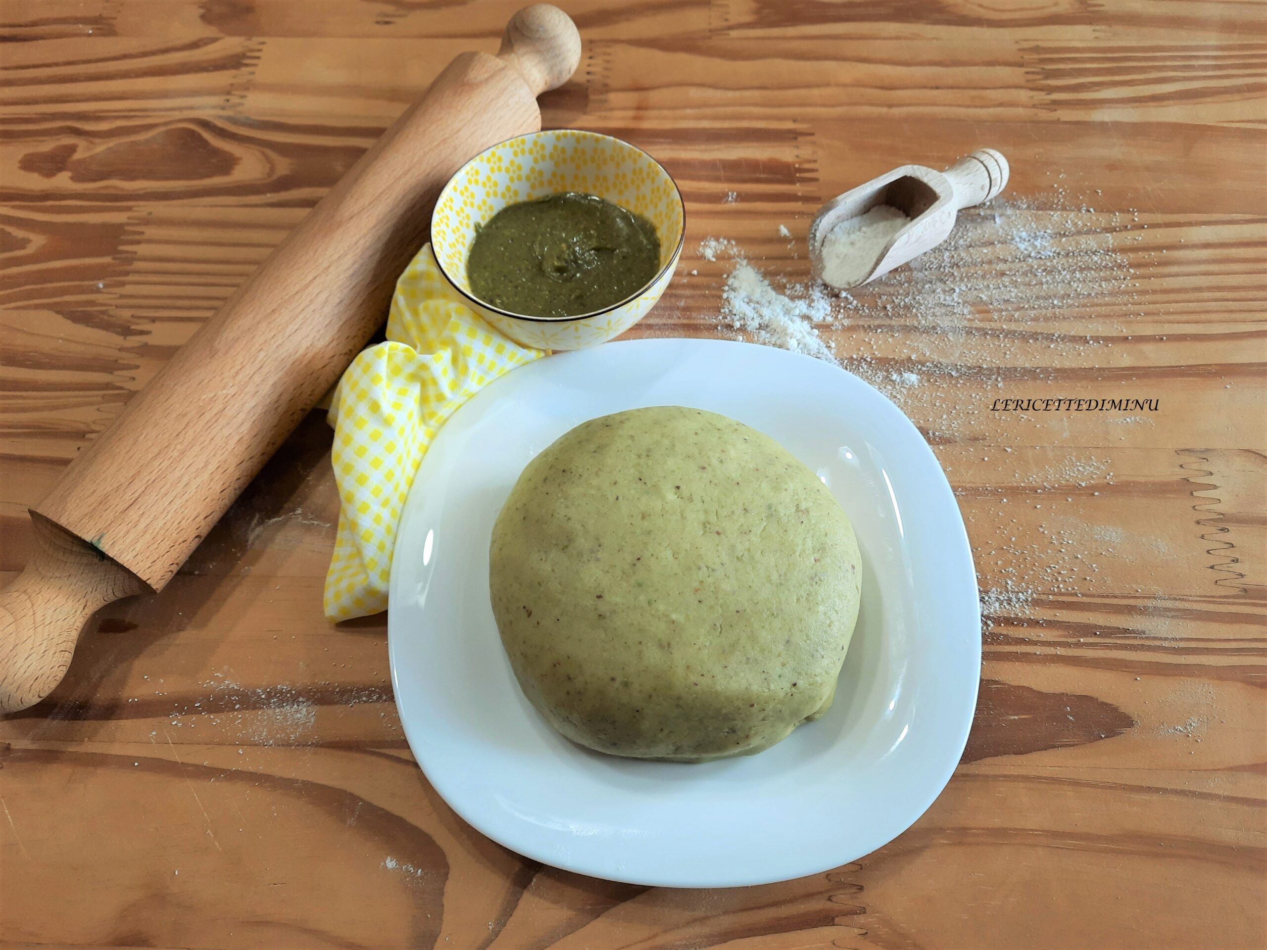 Pâte sablée à la pistache pour tartes et biscuits