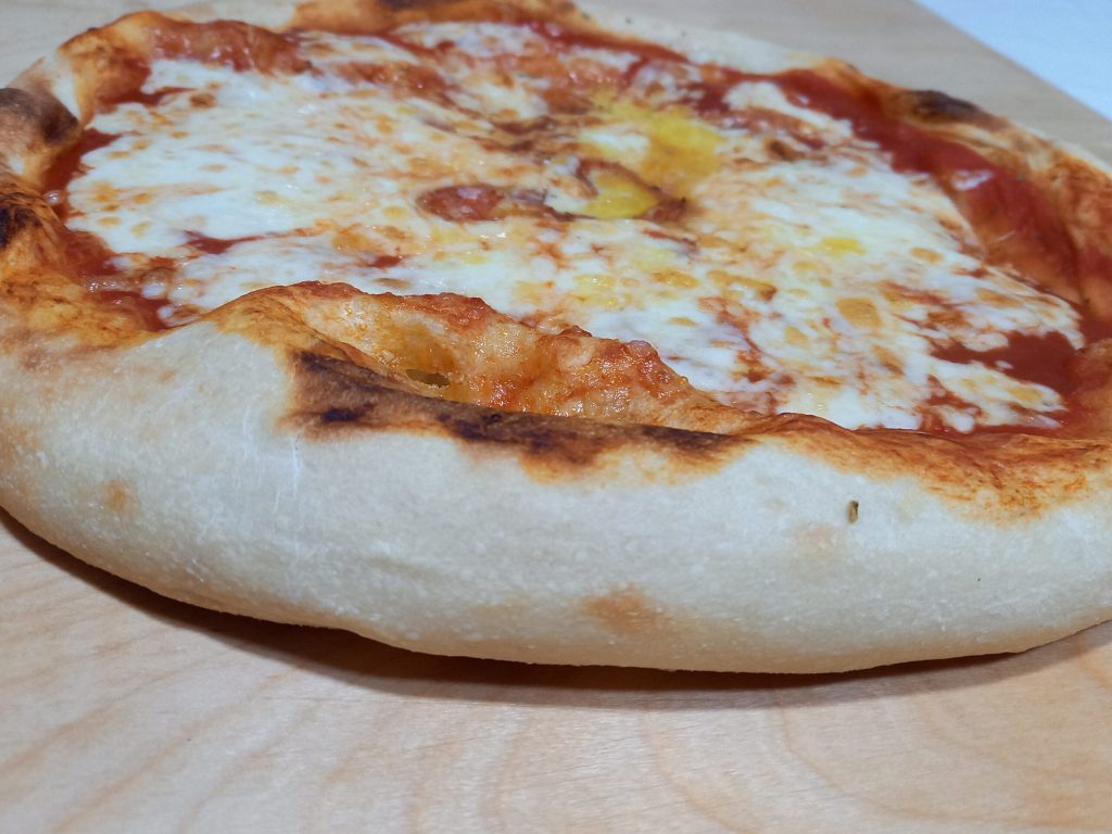 Pizza Margherita à longue levée