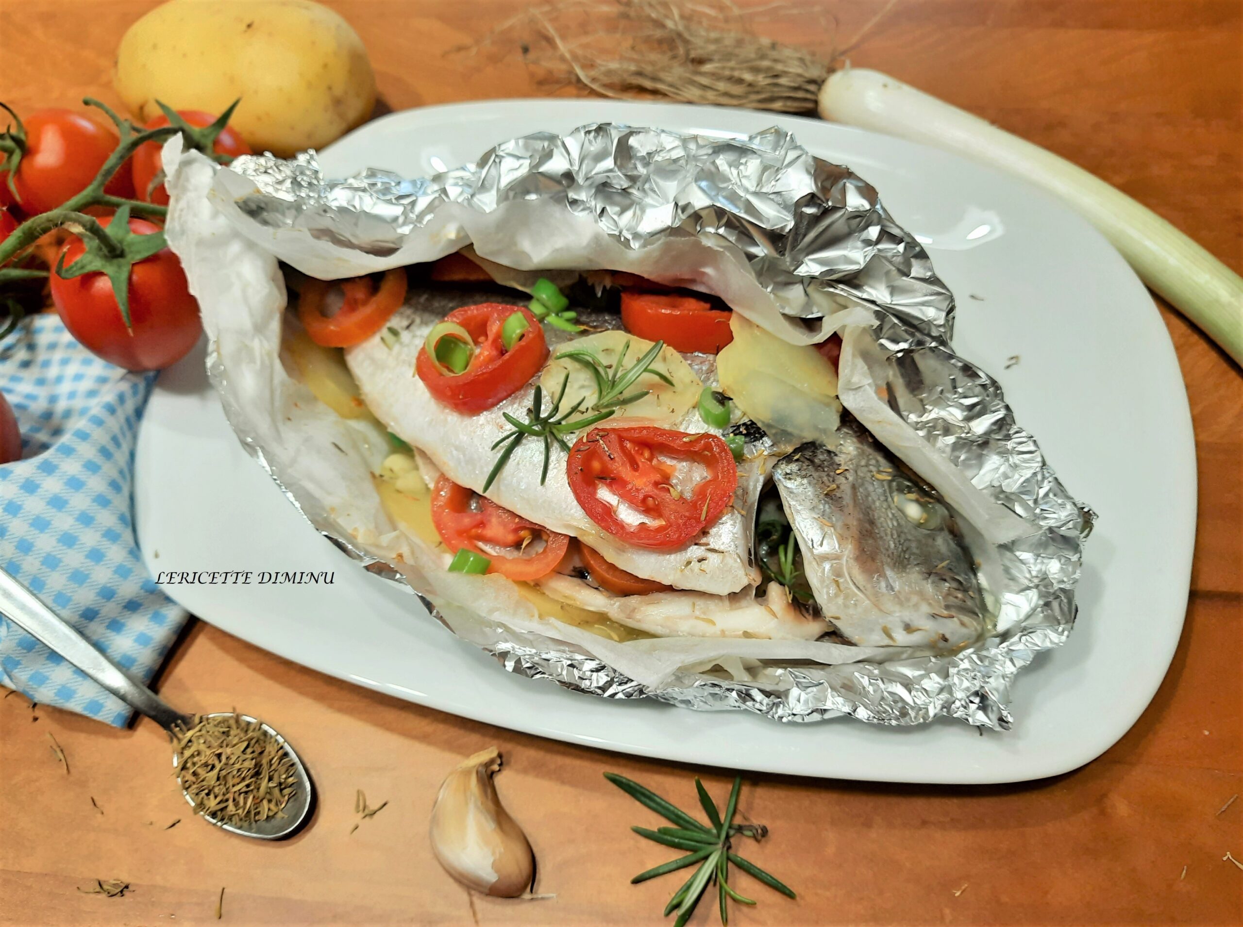 Dorade en papillote avec tomates cerises et pommes de terre