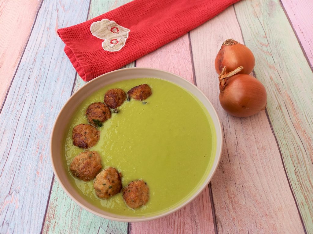 Velouté d'asperges avec boulettes de viande
