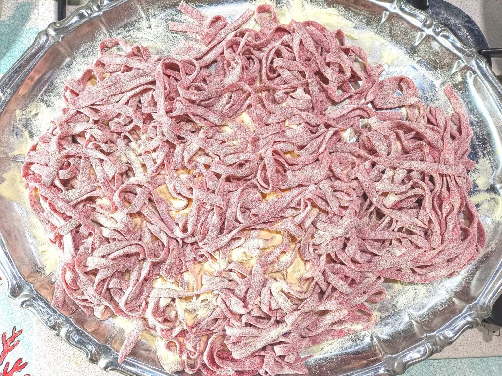 Tagliatelles roses et crème de ricotta