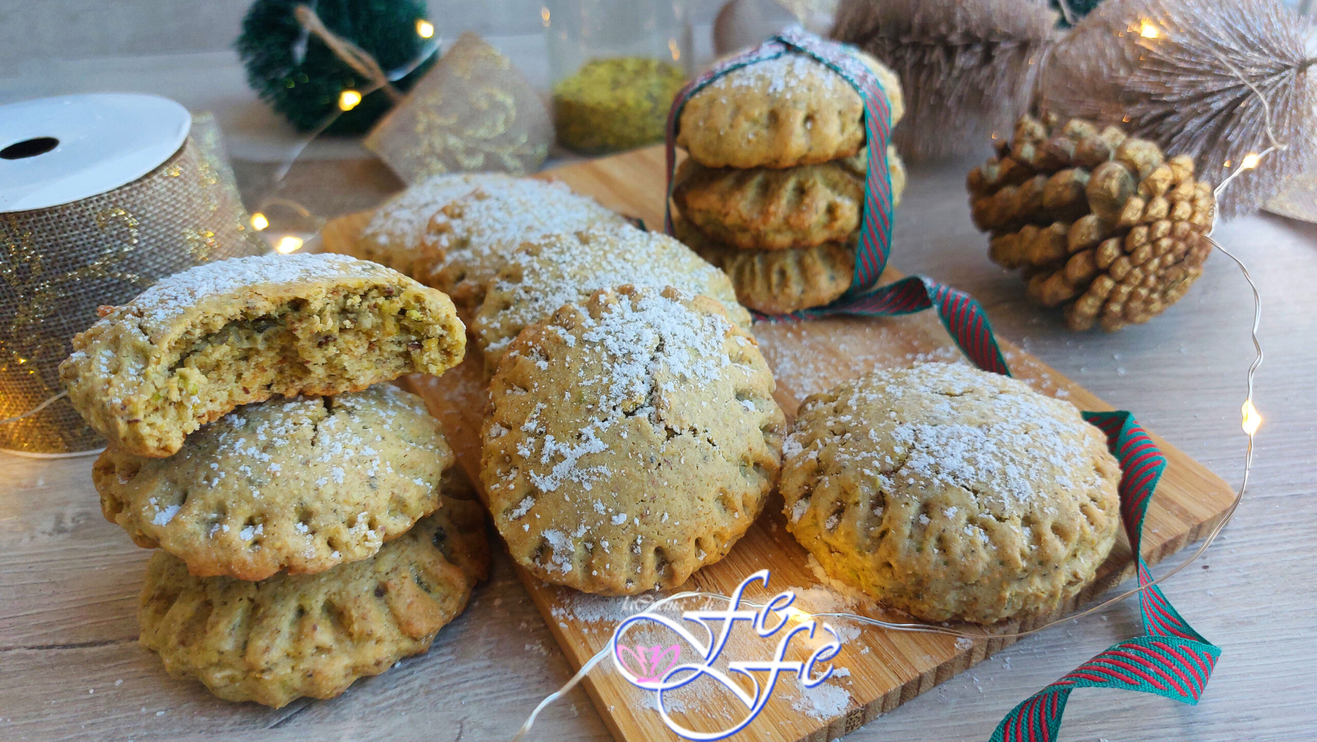 GRANDS BISCUITS SABLÉS À LA CRÈME DE PISTACHE FOURRÉS