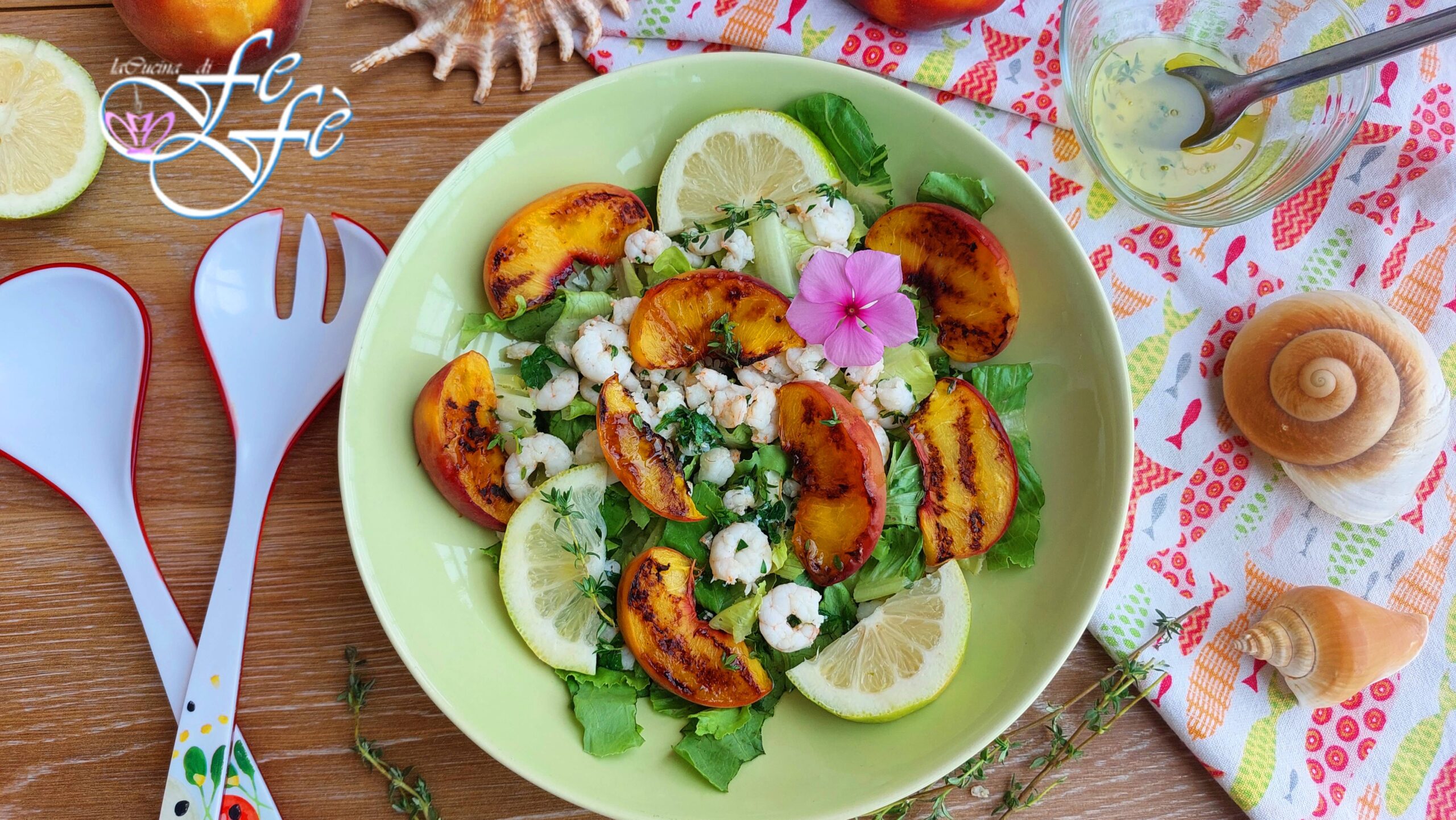 SALADE DE CREVETTES ET PÊCHES GRILLÉES AU PARFUM DE THYM