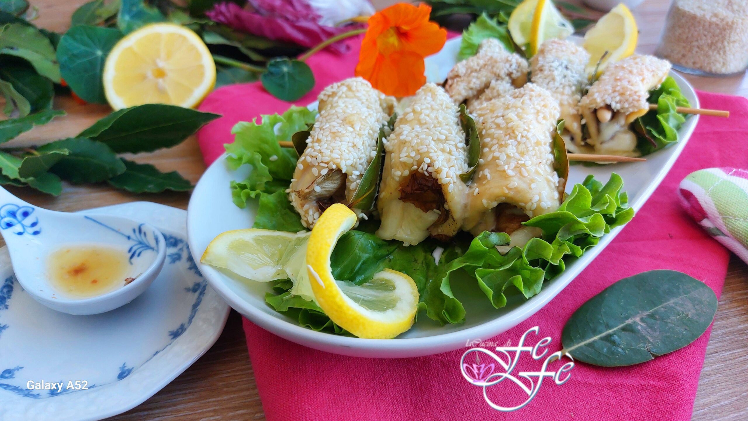 BROCHETTES DE POULET ET LAURIER AU SÉSAME FARCIES