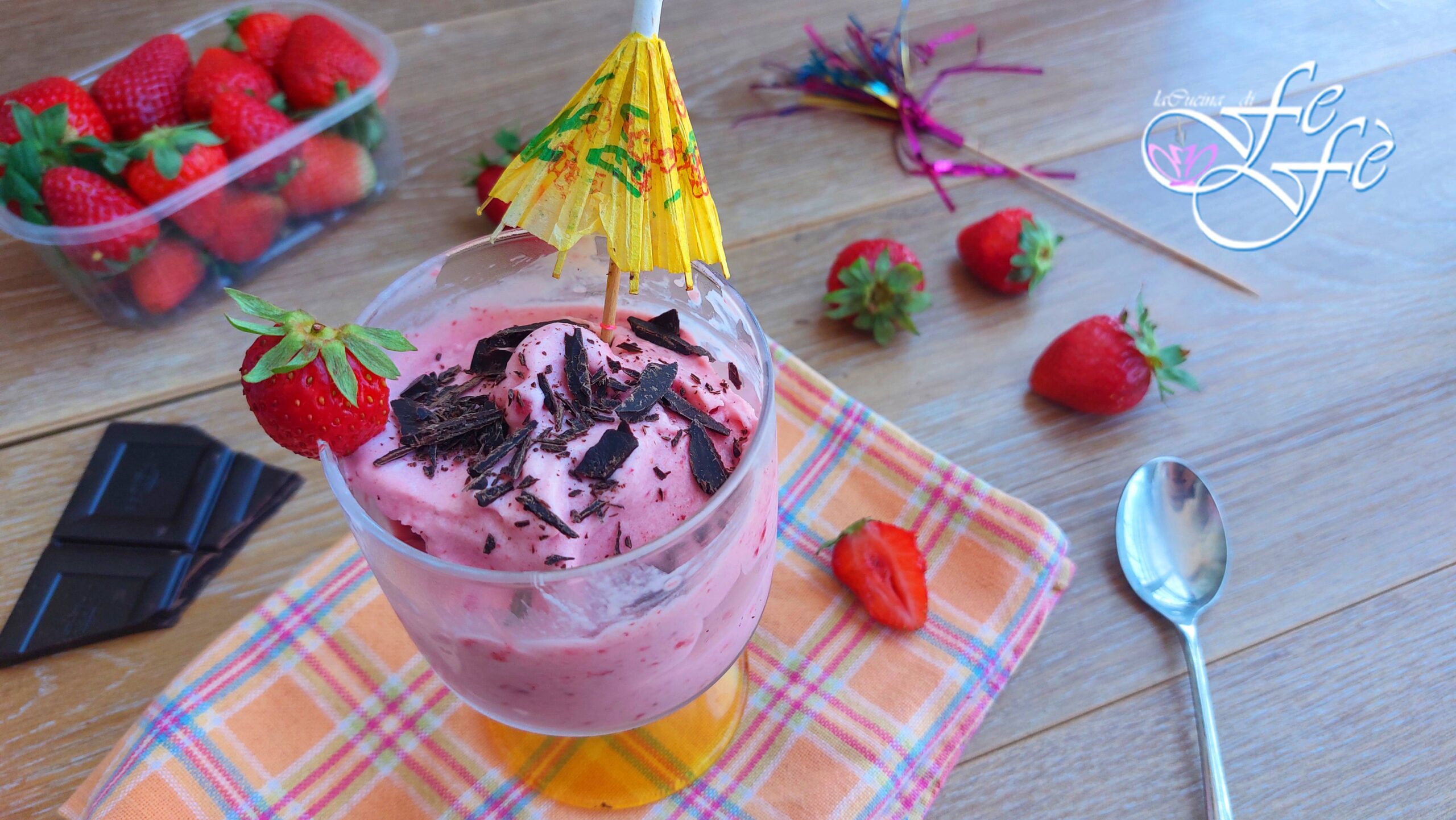 GLACE AUX FRAISES, RICOTTA ET YAOURT SANS SORBETIÈRE