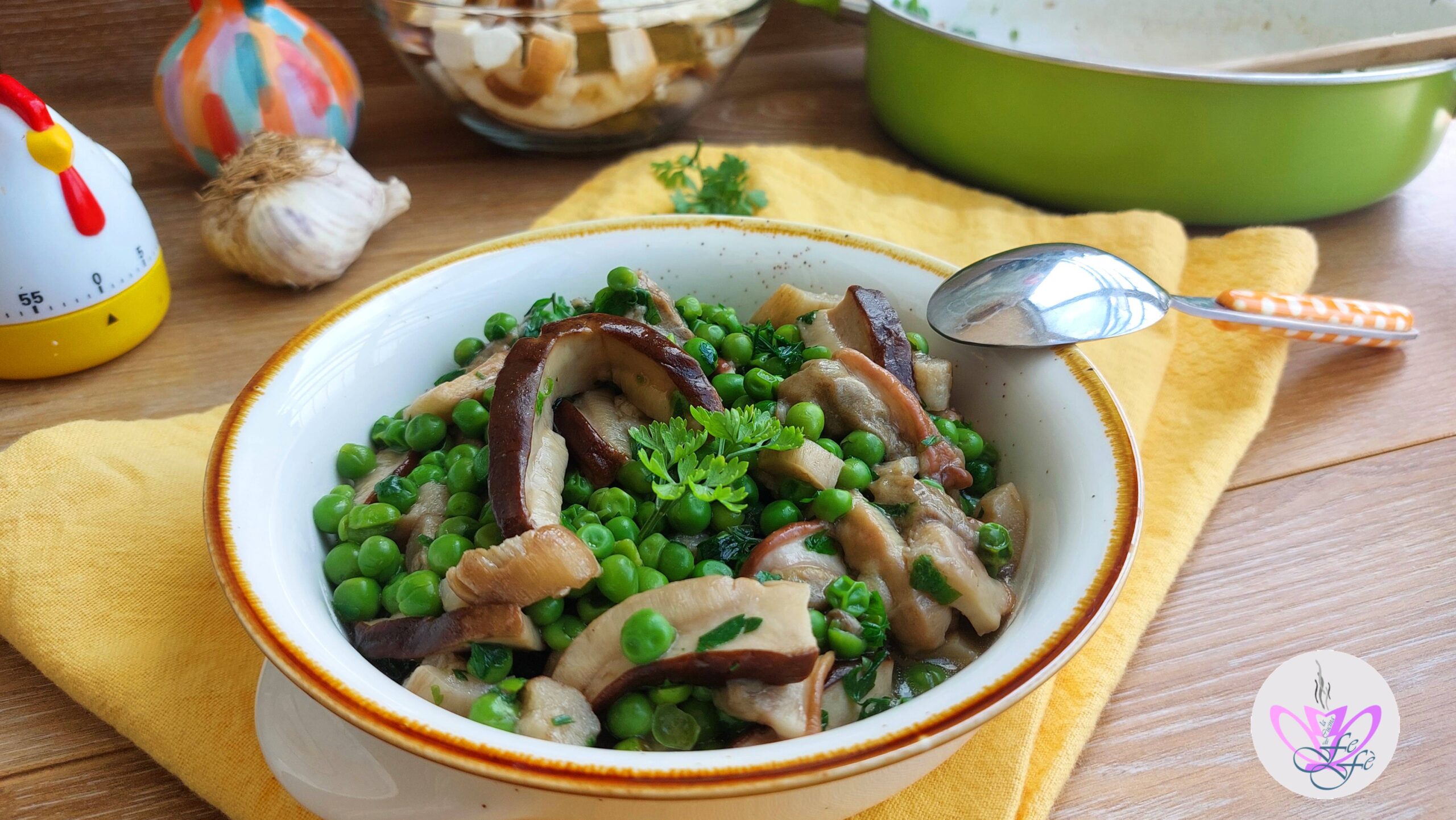 CÈPES ET PETITS POIS À LA POÊLE