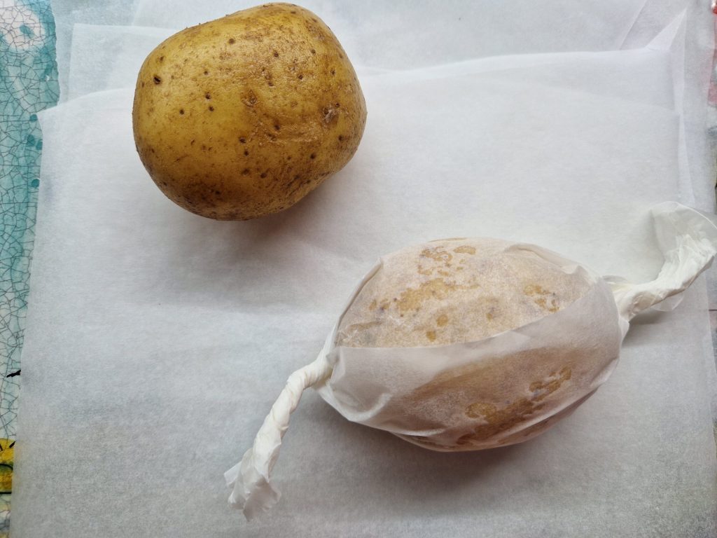 Les pommes de terre en papillote farcies