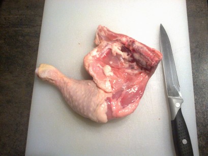 Désosser les cuisses de poulet