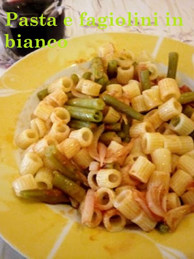 Pâtes et haricots verts en blanc