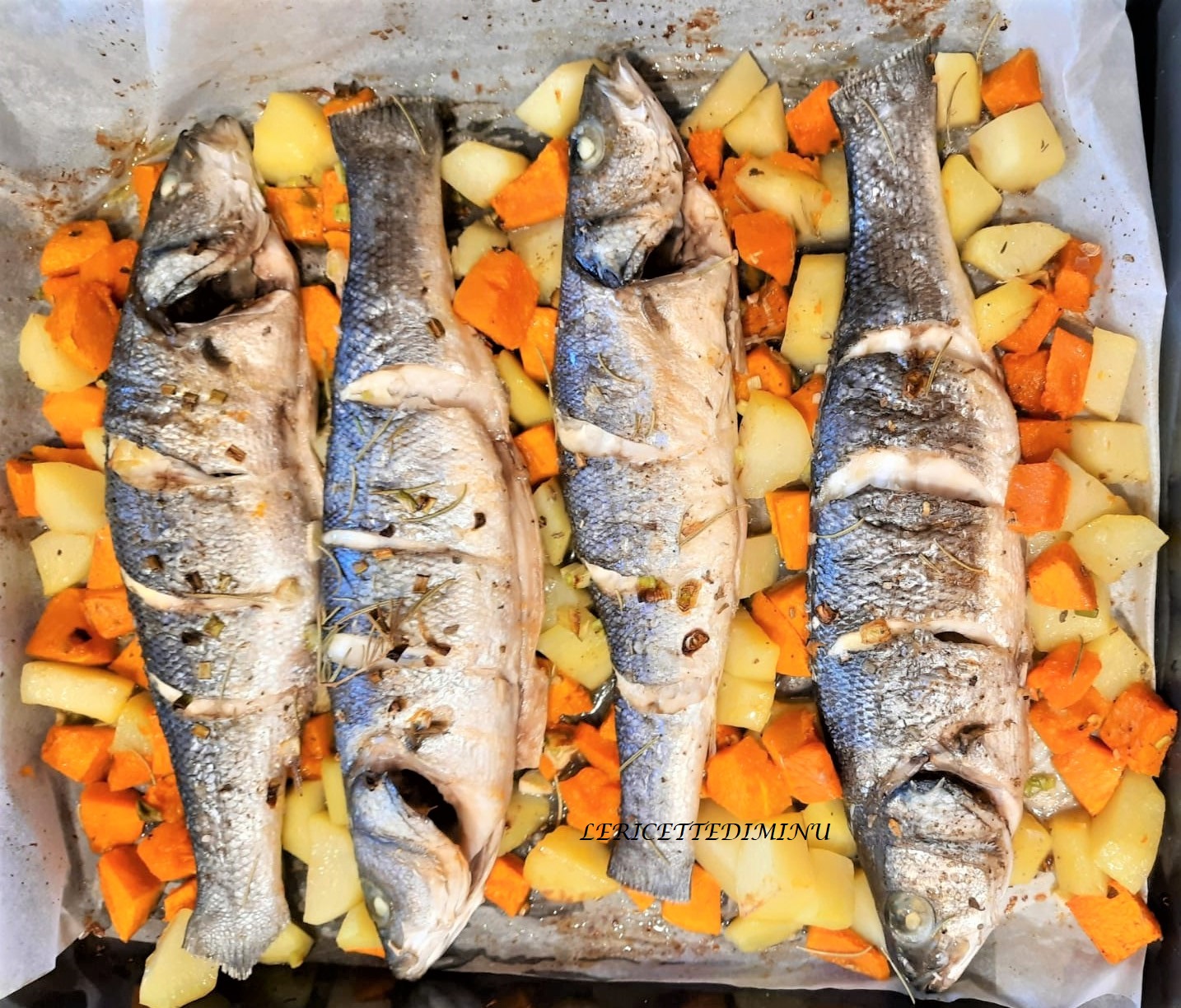 Bar ou loup de mer au four avec pommes de terre