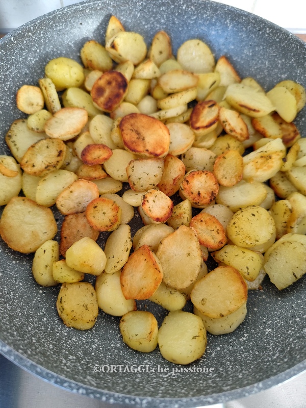 pommes de terre cuites pour chou frisé et pommes de terre à la poêle