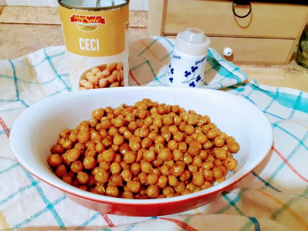 Pois chiches rôtis à la friteuse à air épicés avec paprika doux et origan