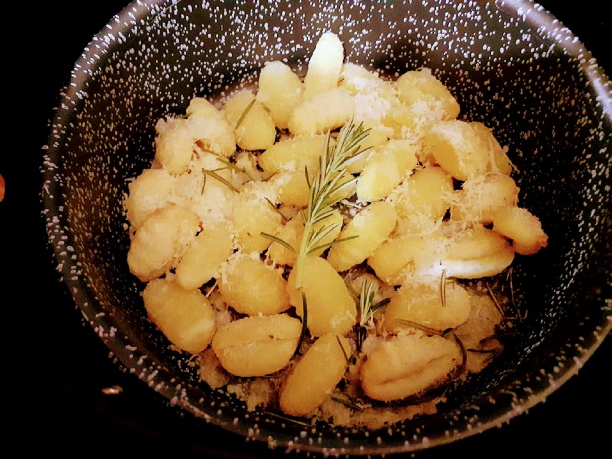 Gnocchis frits pommes de terre et romarin friture à l&rsquo;air