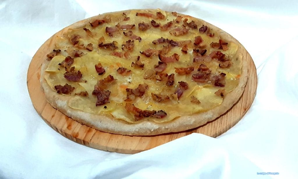 Pizza blanche pommes de terre et guanciale