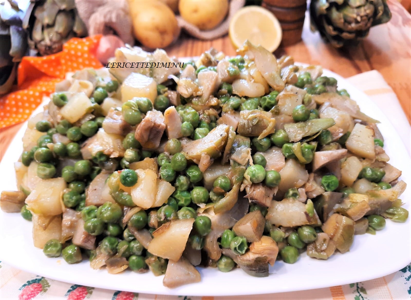 Artichauts pommes de terre et petits pois