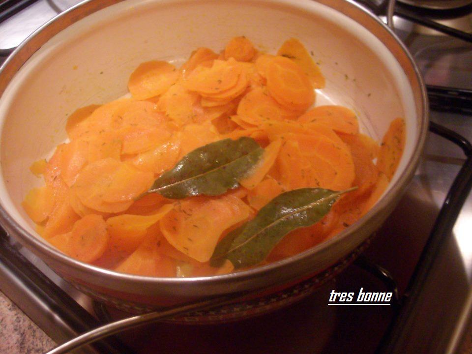 Carottes à la poêle au laurier et œufs brouillés