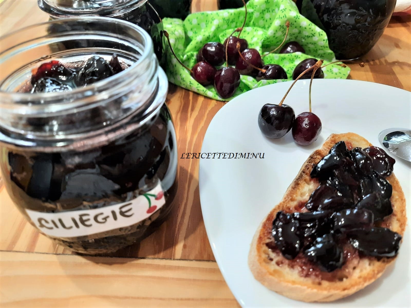 Recette de confiture de cerises avec moitié de sucre