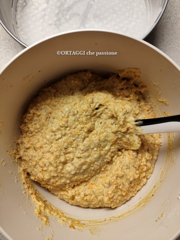 mélanger pâte gâteau à la citrouille et amandes