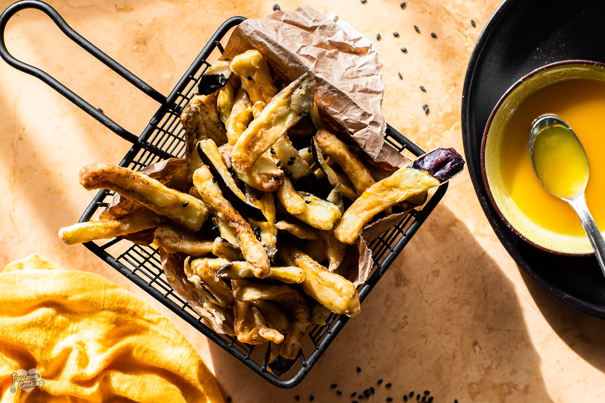 Aubergines frites avec sauce au miel