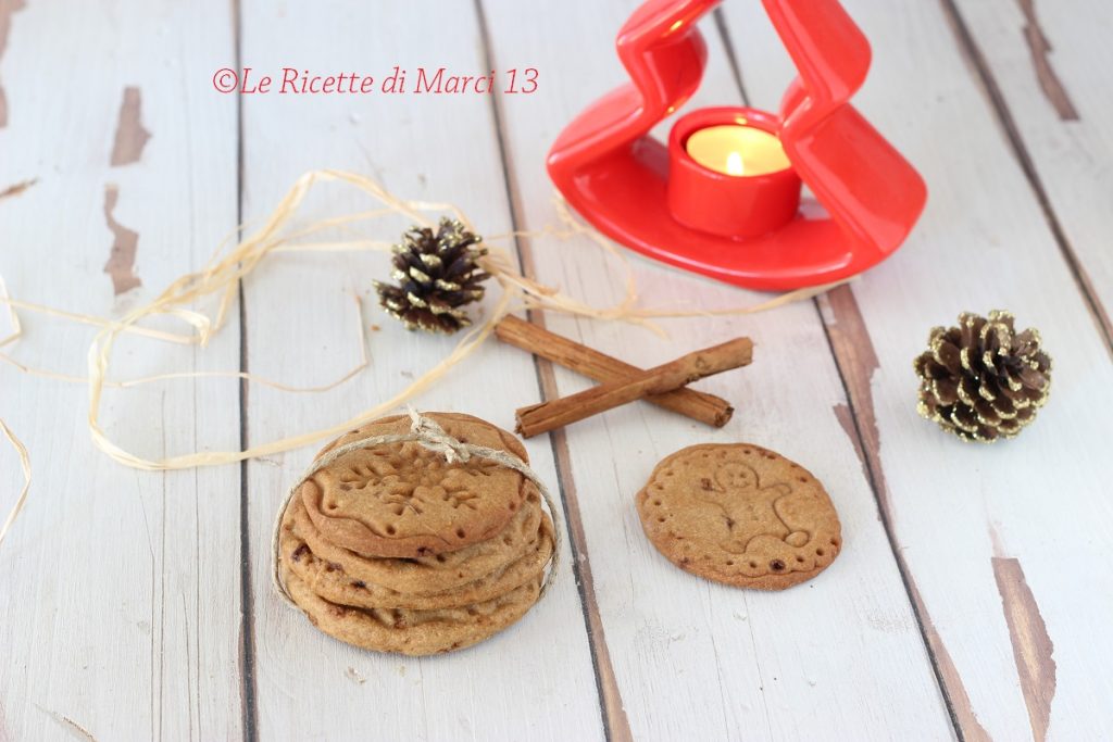 Biscuits de Noël simples à la cannelle
