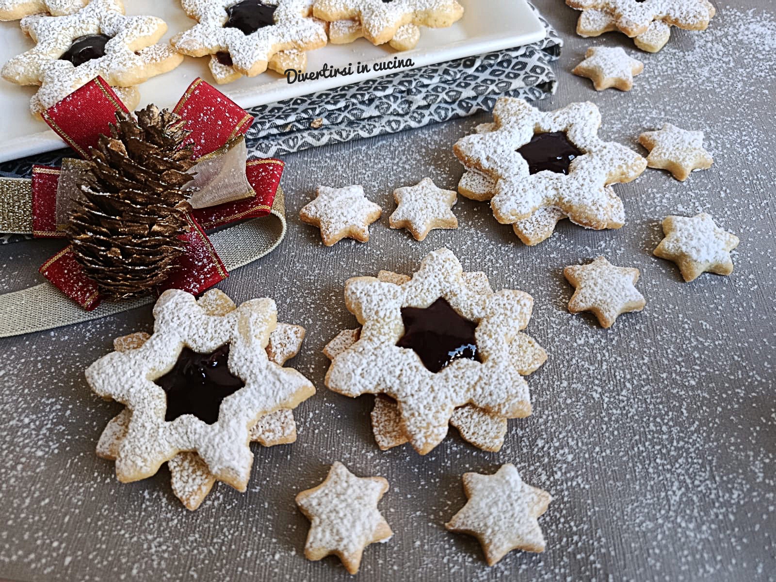 Flocons de neige de pâte sablée et confiture