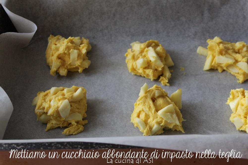 Biscuits moelleux avec les pommes