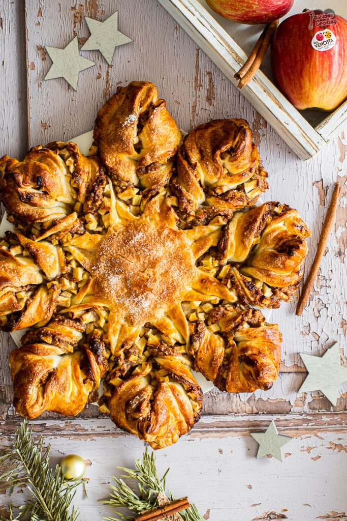Étoile de pâte feuilletée épicée avec des pommes